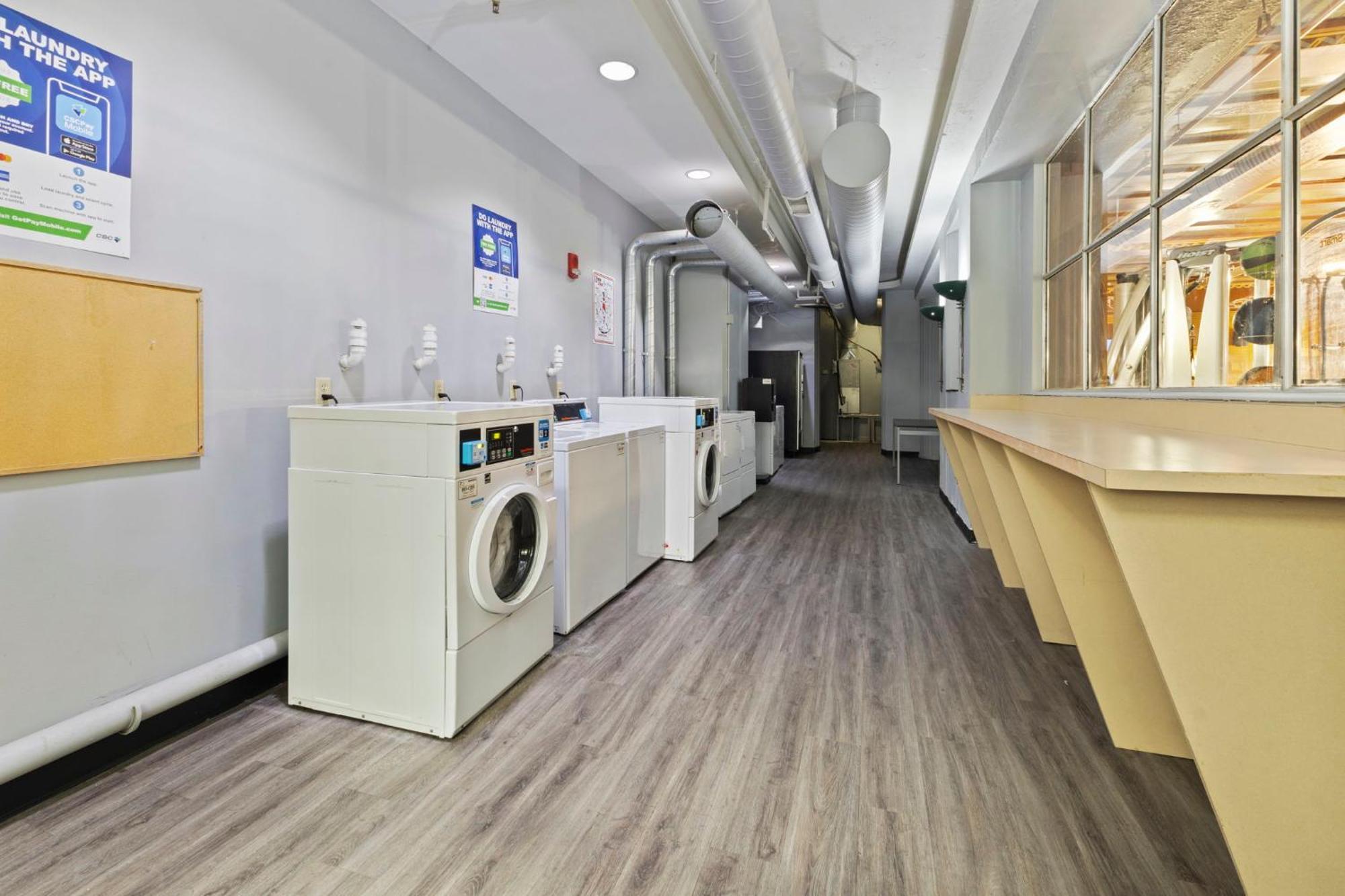 Indy Metro Stay - Sleeps 8 - Skywalk Access - Monument Circle Индианаполис Екстериор снимка