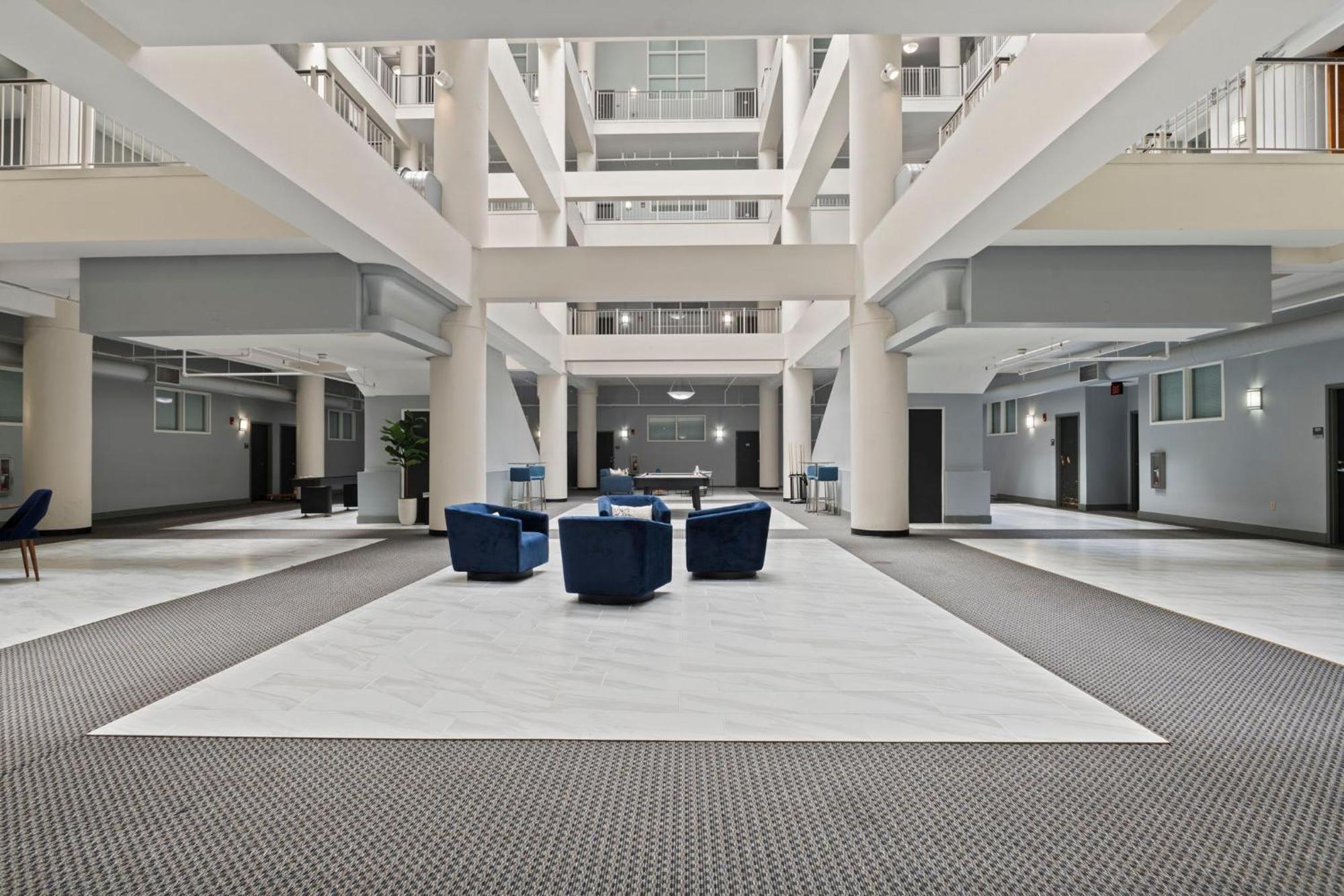 Indy Metro Stay - Sleeps 8 - Skywalk Access - Monument Circle Индианаполис Екстериор снимка