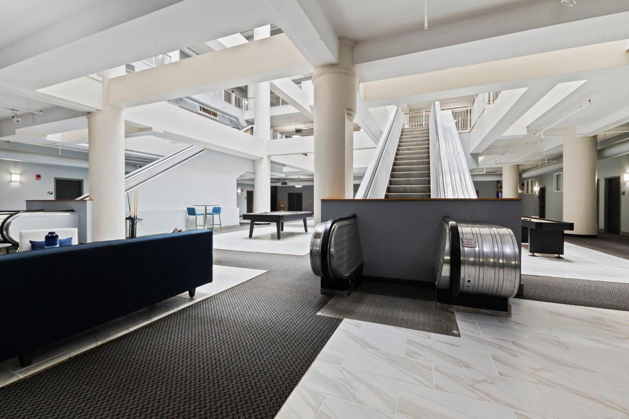 Indy Metro Stay - Sleeps 8 - Skywalk Access - Monument Circle Индианаполис Екстериор снимка
