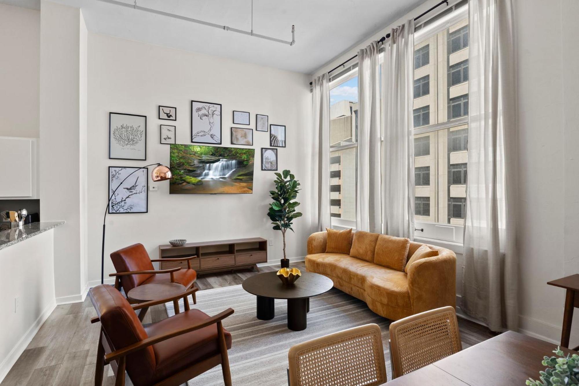 Indy Metro Stay - Sleeps 8 - Skywalk Access - Monument Circle Индианаполис Екстериор снимка