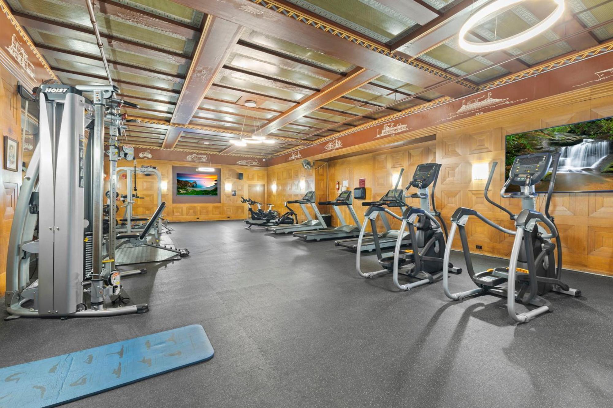 Indy Metro Stay - Sleeps 8 - Skywalk Access - Monument Circle Индианаполис Екстериор снимка