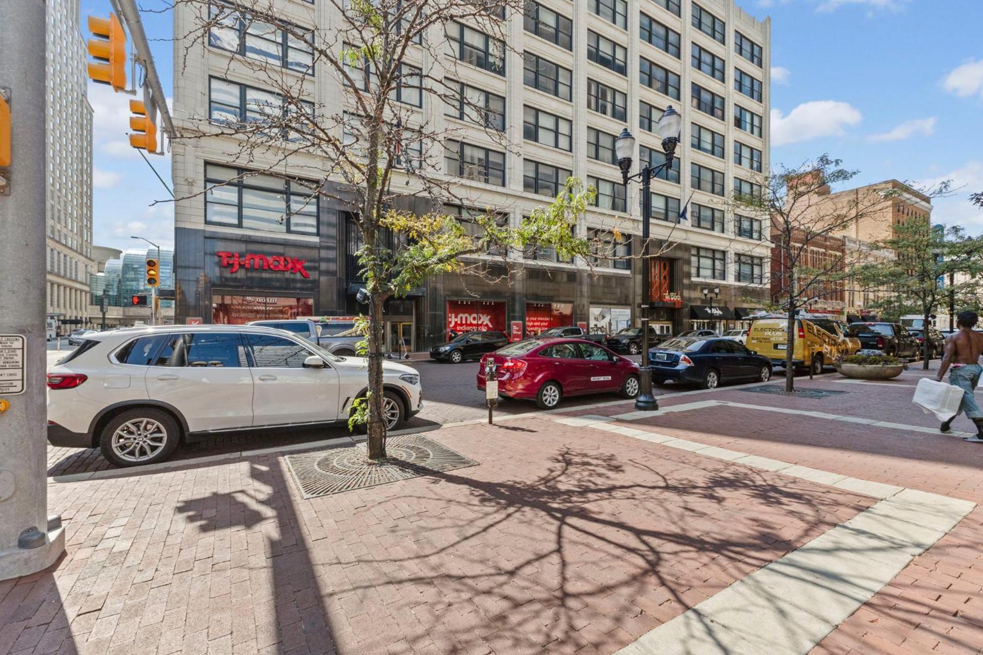 Indy Metro Stay - Sleeps 8 - Skywalk Access - Monument Circle Индианаполис Екстериор снимка