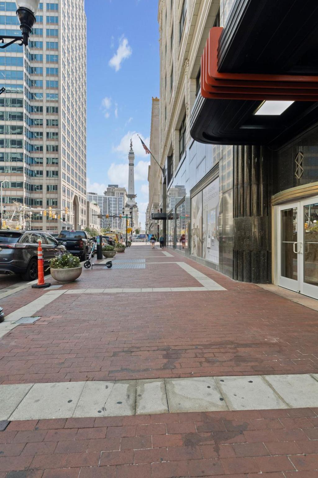 Indy Metro Stay - Sleeps 8 - Skywalk Access - Monument Circle Индианаполис Екстериор снимка
