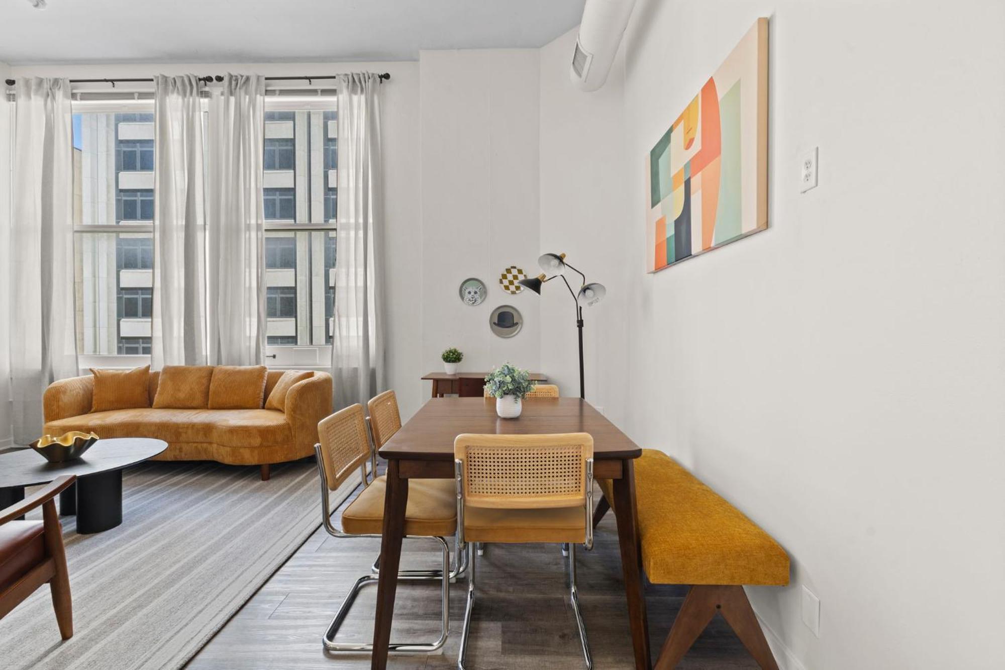 Indy Metro Stay - Sleeps 8 - Skywalk Access - Monument Circle Индианаполис Екстериор снимка