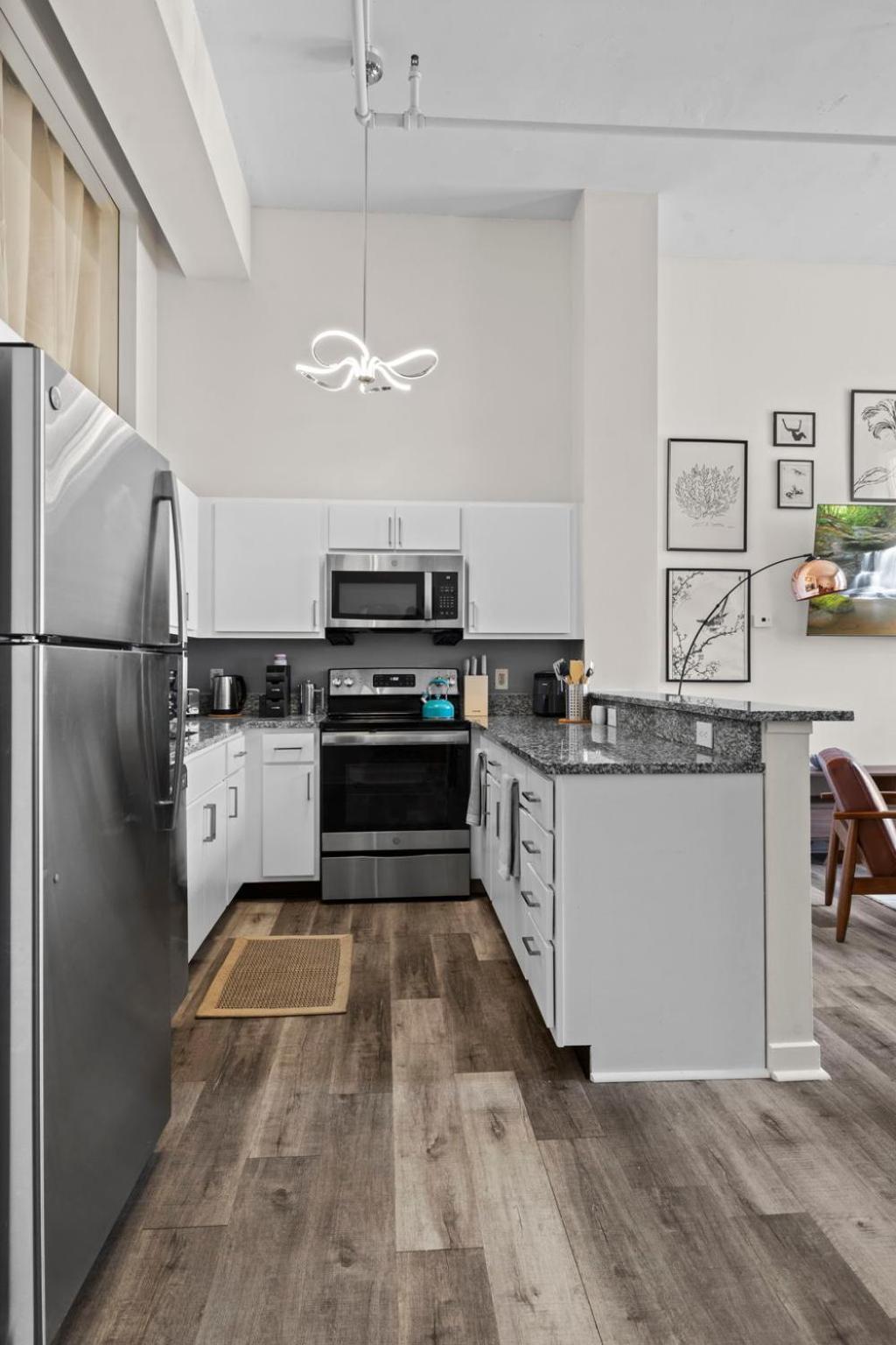 Indy Metro Stay - Sleeps 8 - Skywalk Access - Monument Circle Индианаполис Екстериор снимка