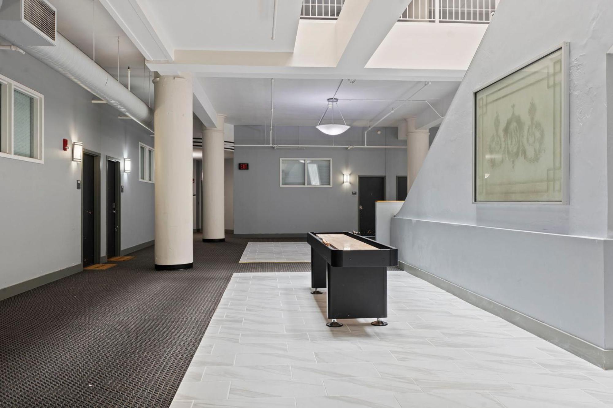 Indy Metro Stay - Sleeps 8 - Skywalk Access - Monument Circle Индианаполис Екстериор снимка